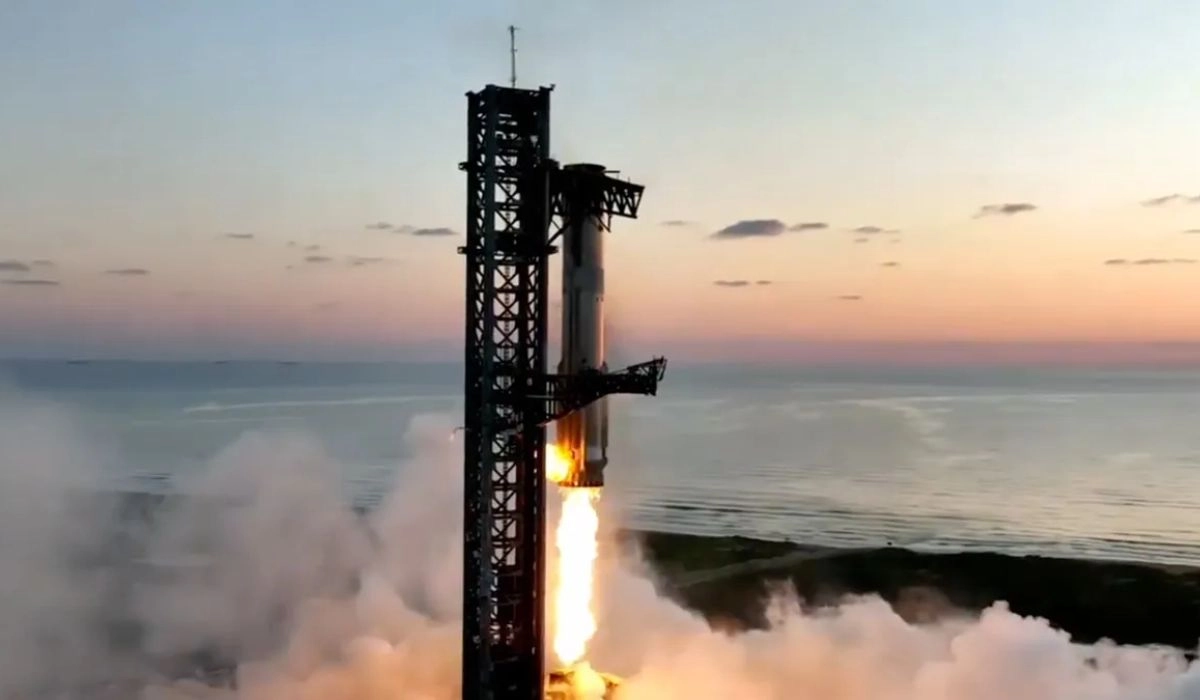 Successful Test Launch of Super Heavy Booster